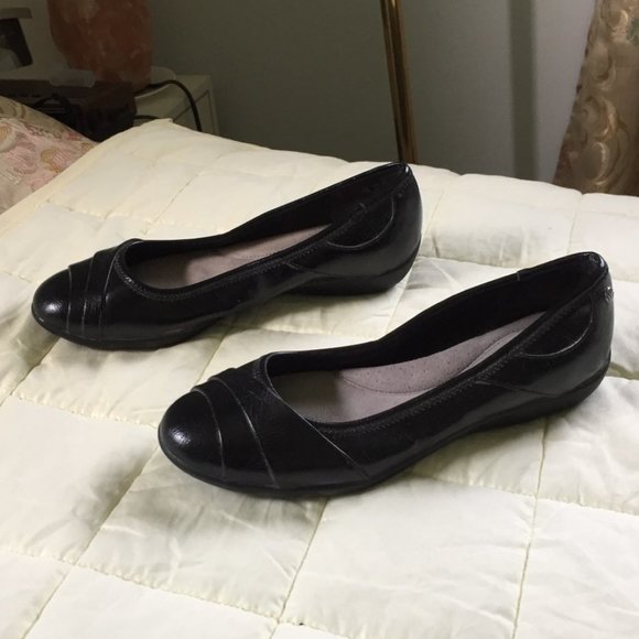 lifestride soft system black flats